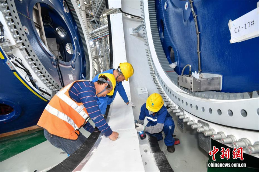 Visita à maior base de produção de pás de turbinas eólicas do mundo em Hainan