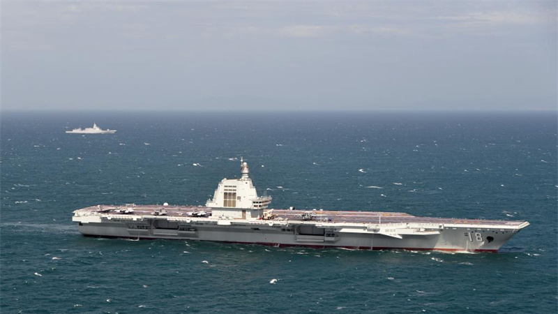 Formação do porta-aviões Fujian realiza primeiro treinamento real em alto-mar