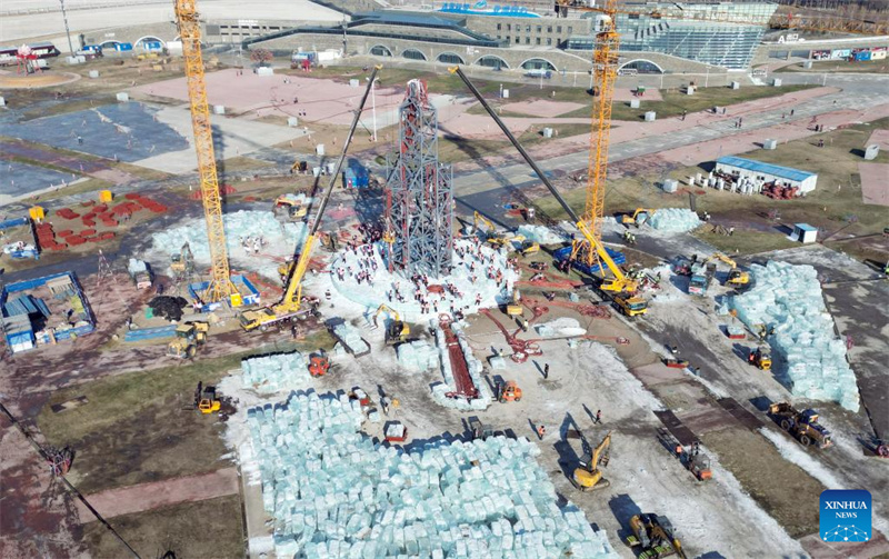 Construção de gelo foi iniciada no maior parque de gelo e neve do mundo