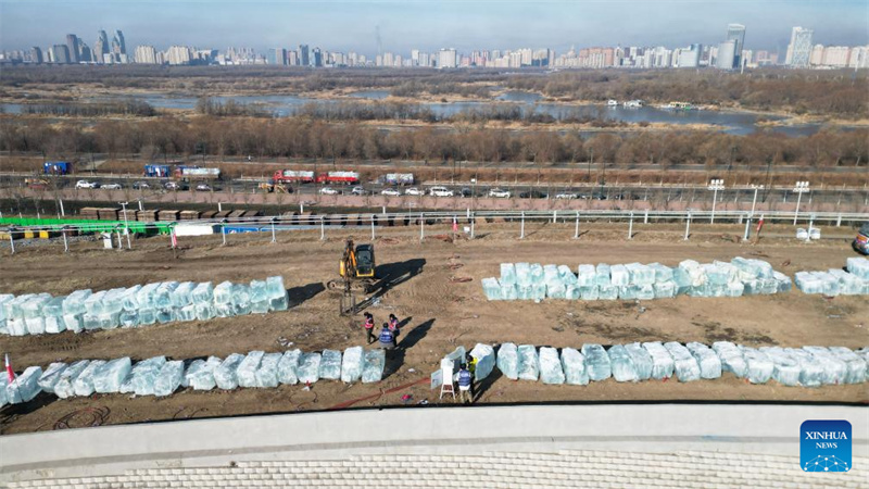 Construção de gelo foi iniciada no maior parque de gelo e neve do mundo