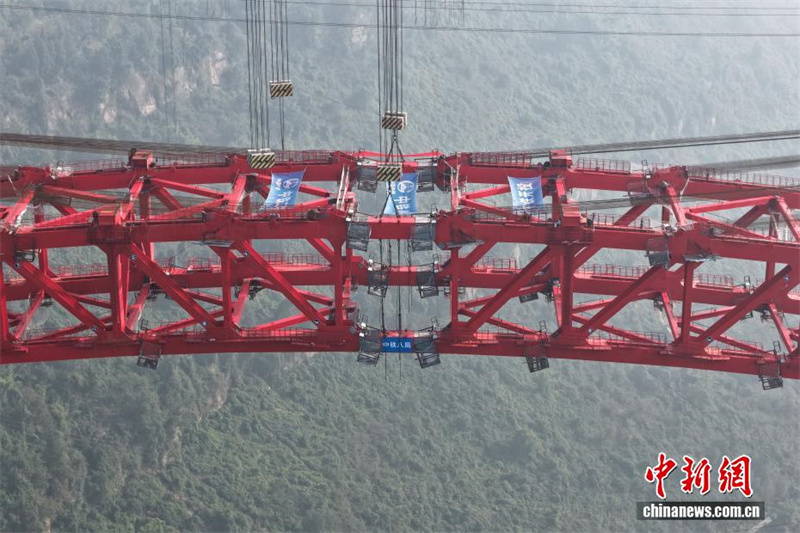 Chongqing: terminada construção do arco da ponte de aço com maior vão do mundo