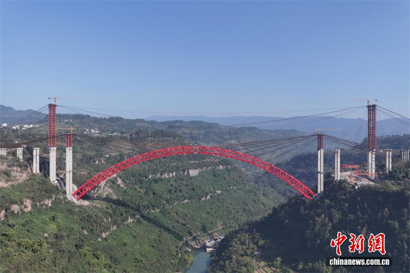 Chongqing: terminada construção do arco da ponte de aço com maior vão do mundo