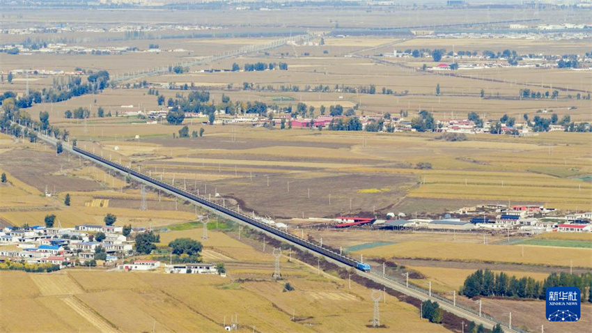 China conclui teste de operação de trens de carga pesada de 35.000 toneladas