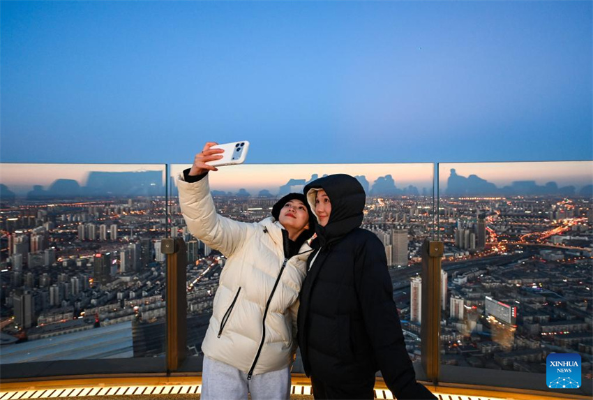 Recém-inaugurado mirante oferece vista panorâmica da cidade de Tianjin