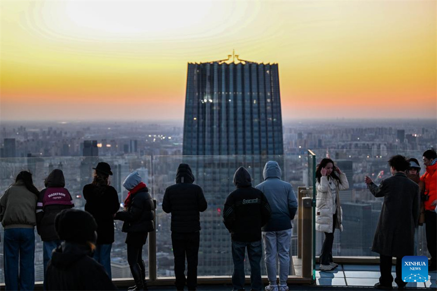 Recém-inaugurado mirante oferece vista panorâmica da cidade de Tianjin