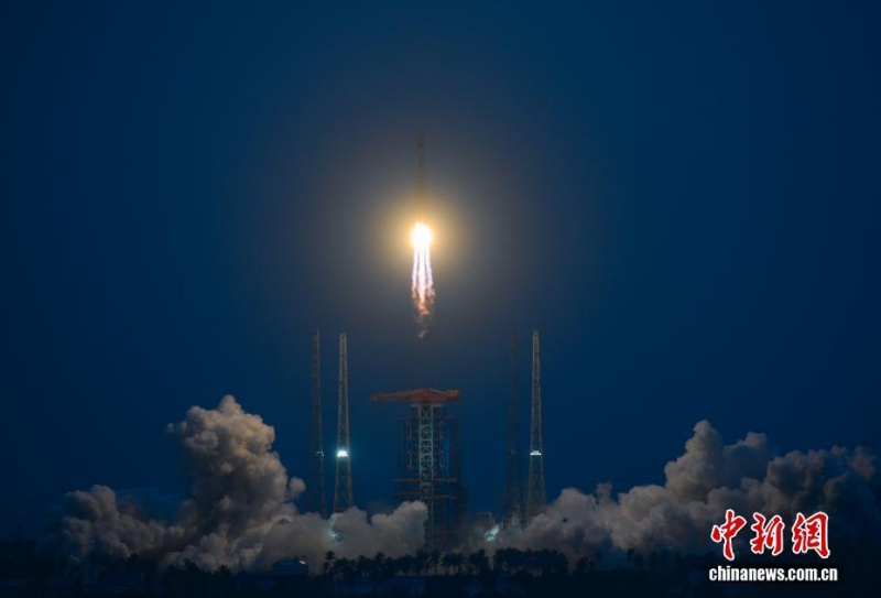 Foguete Longa Marcha-8A da China lança satélites da internet