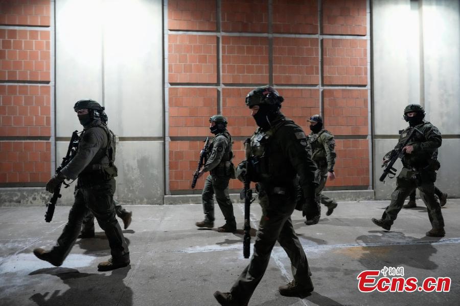 Presidente venezuelano Nicolás Maduro é levado para centro de detenção em Nova York