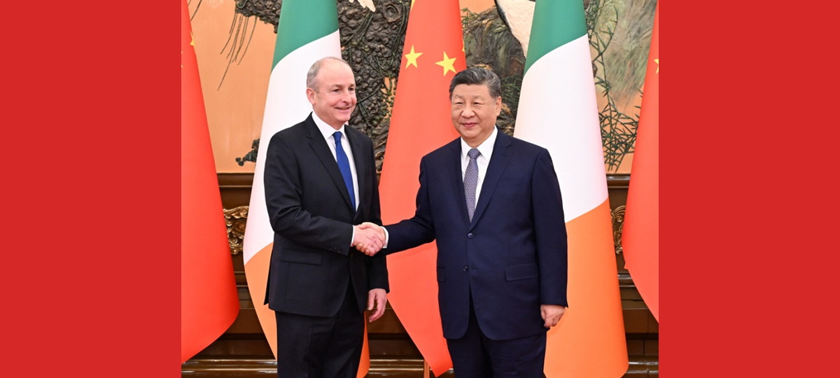 Xi Jinping reúne-se com o primeiro-ministro da Irlanda