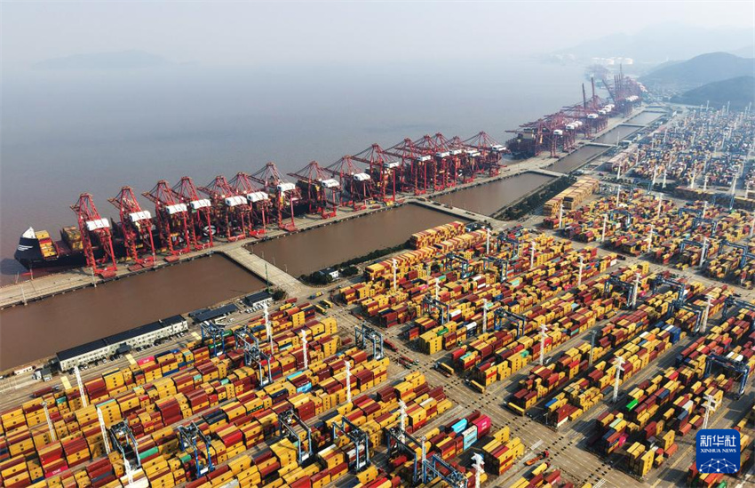 Porto de Ningbo-Zhoushan torna-se primeiro porto do mundo com movimentação anual de carga superior a 1,4 bilhão de toneladas