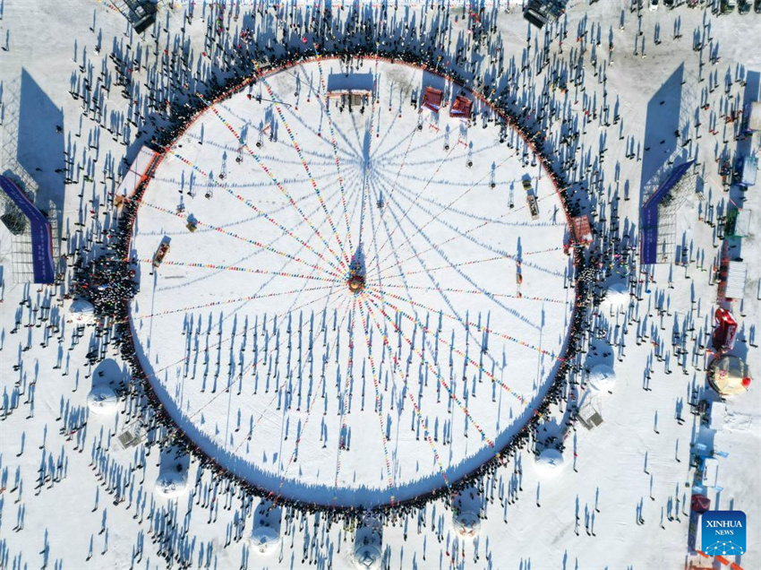 24º Festival Cultural e Turístico de Pesca e Caça no Gelo e na Neve do Lago Chagan inicia em Jilin