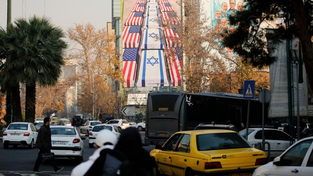 Número de mortos aumenta no Irã enquanto governo alerta sobre "manifestantes violentos" e interferência estrangeiraA mídia estatal informou que pelo menos 109 membros das forças de segurança iranianas foram mortos em confrontos desde o início dos protestos, há 14 dias.