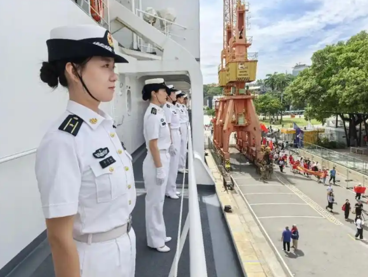 Navio-hospital da Marinha Chinesa visita o Brasil pela primeira vez