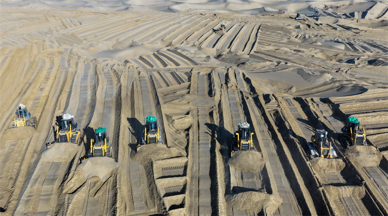 Inverno rigoroso não freia avanço do combate à desertificação no Deserto Taklamakan