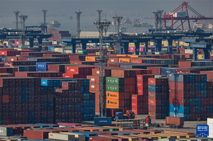 Comércio exterior da China bate recorde em 2025 e mantém crescimento por nove anos consecutivos