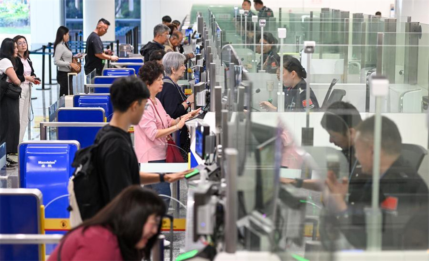 Primeiro mês de operações alfandegárias especiais em toda a ilha de Hainan impulsiona a conveniência para passageiros