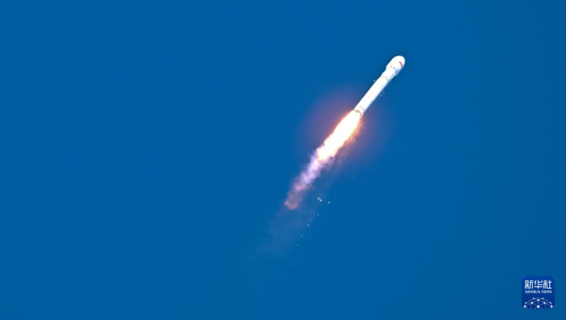 China lança novo grupo de satélites de internet