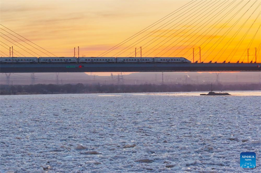 Galeria: Rio Amarelo congelado em meio a vaga de frio