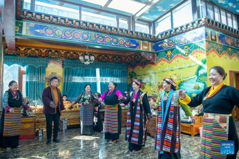 Aldeões tibetanos comemoram Ano Novo dos agricultores