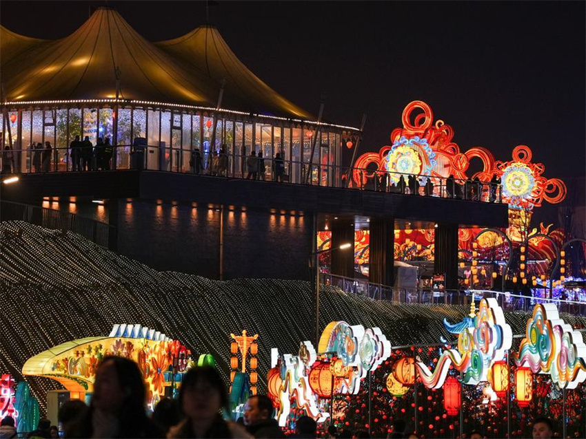 Festival anual icônico de lanternas tem início em Sichuan