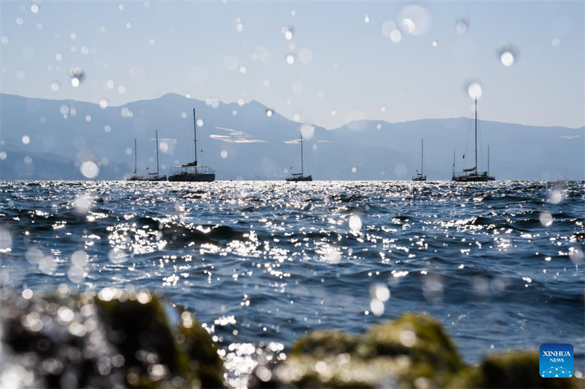 Galeria: paisagem do Lago Fuxian na cidade de Yuxi, província de Yunnan