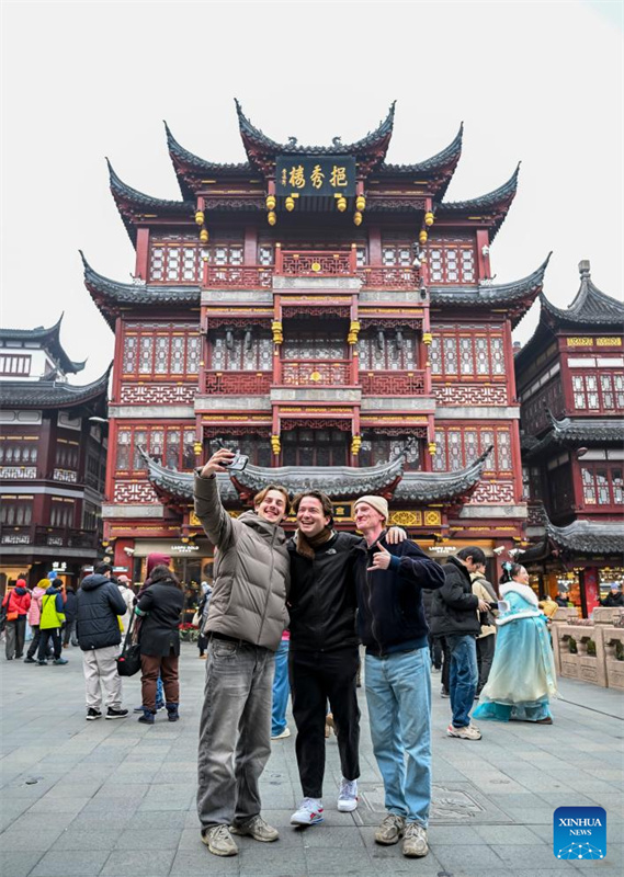 Abertura estimula aumento no número de visitantes que chegam à China e fortalece intercâmbios interpessoais