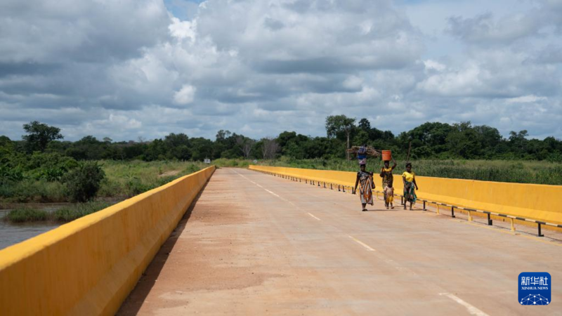 Presidente Chapo destaca agregação de valor na inauguração de fábrica de grafite em Moçambique