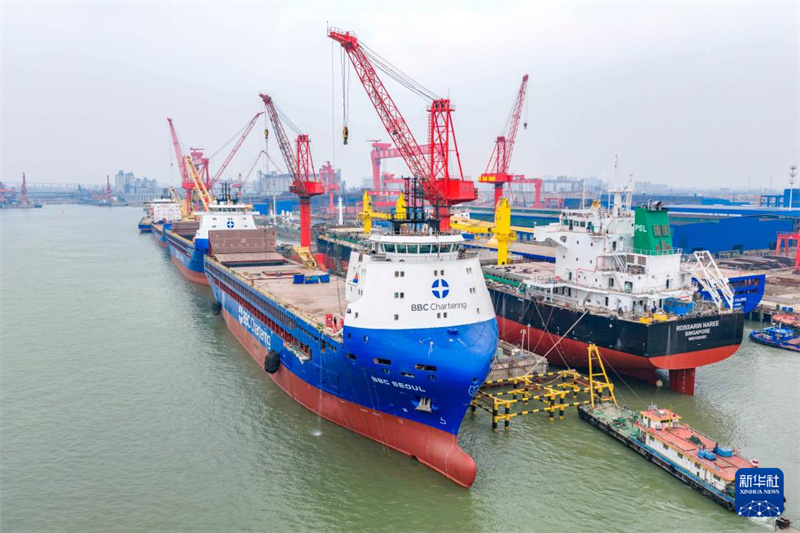 Setor naval chinês mantém liderança global em 2025