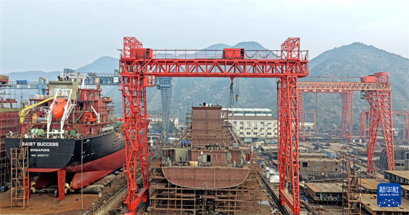 Setor naval chinês mantém liderança global em 2025