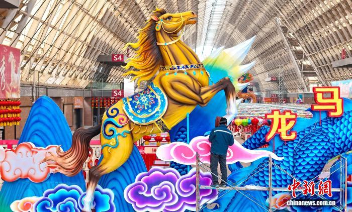 Shandong: artesãos aceleram a produção de lanternas para receber o Ano Novo Chinês