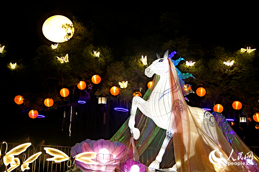 Xiamen se ilumina para receber Ano do Cavalo