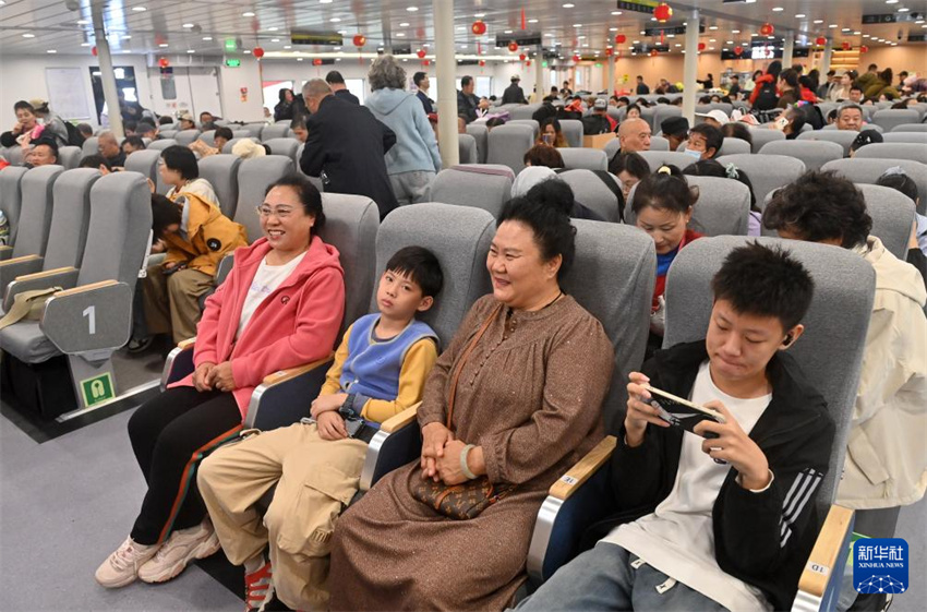 Guangxi: navio de alta velocidade para 1.200 passageiros entra em operação inaugural para o período do Festival da Primavera