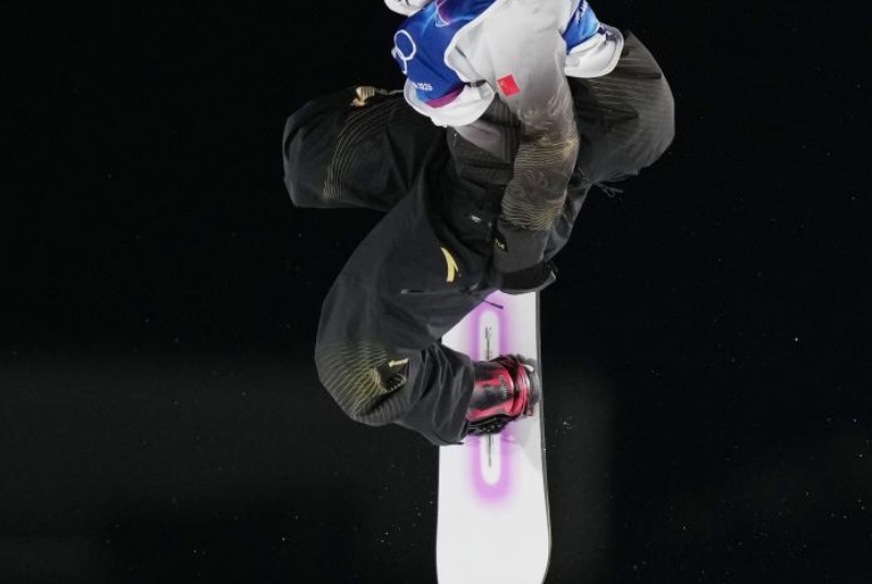 Snowboarder chinês Su Yiming conquista sua primeira medalha em Milão-Cortina