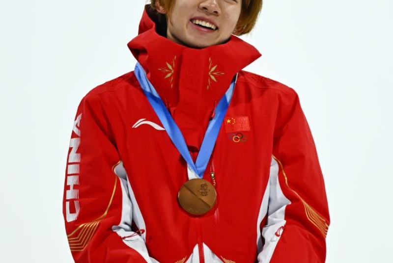 Snowboarder chinês Su Yiming conquista sua primeira medalha em Milão-Cortina