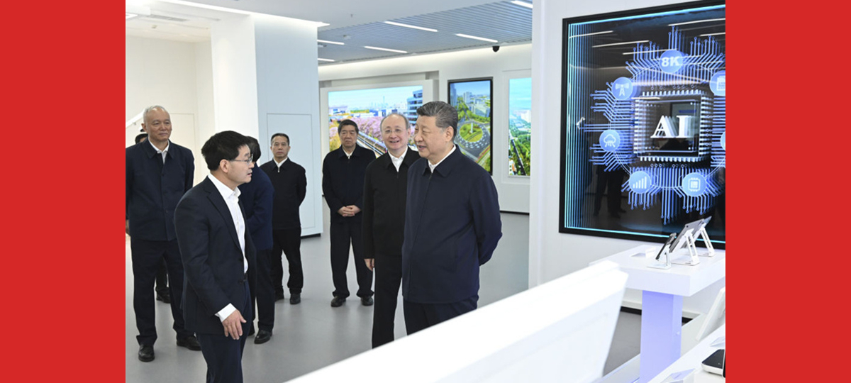 Xi Jinping visita parque de inovação em TI em Beijing