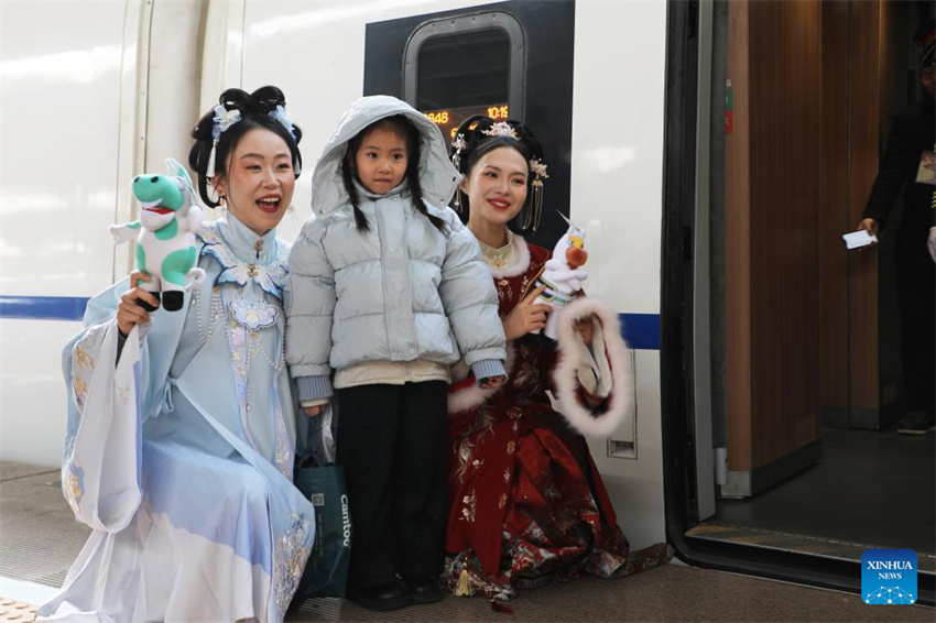 Museus móveis levam patrimônio cultural de Gansu até ao interior dos trens