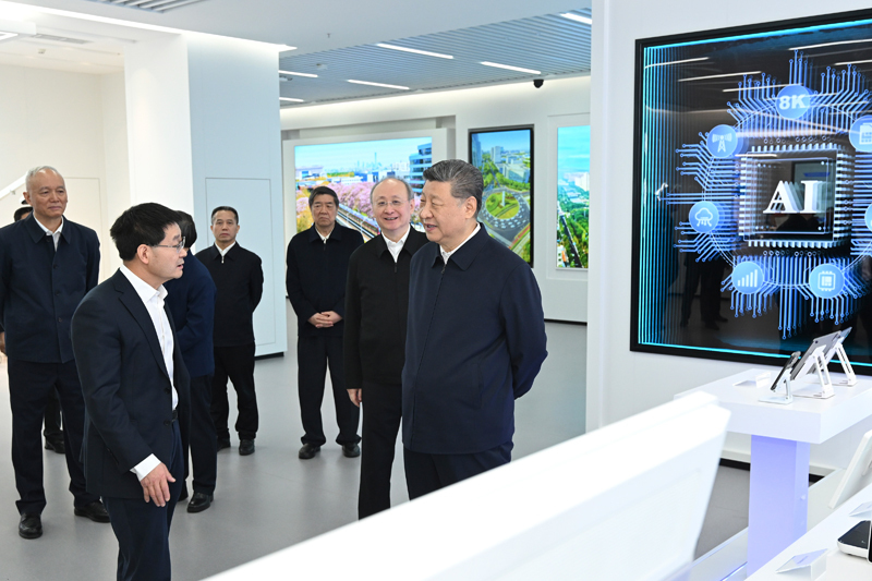 Xi Jinping visita pessoas em Beijing antes da Festa da Primavera