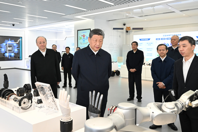 Xi Jinping visita pessoas em Beijing antes da Festa da Primavera