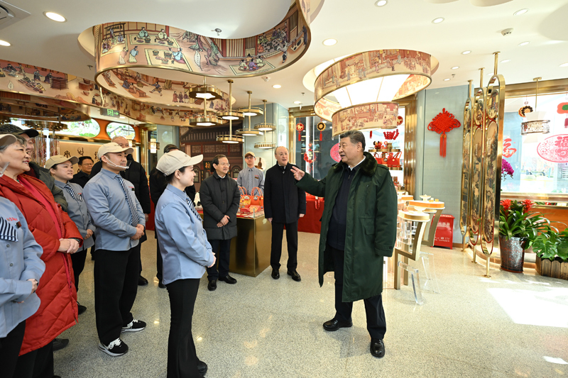Xi Jinping visita pessoas em Beijing antes da Festa da Primavera