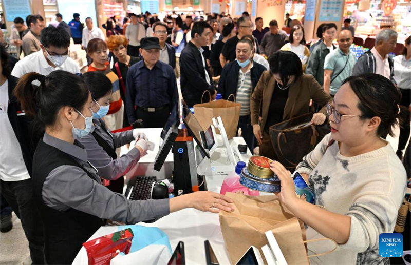 Inaugurada primeira leva de lojas duty-free de bens de consumo diário para moradores da ilha de Hainan