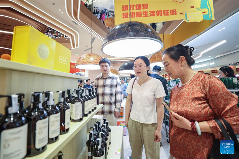 Inaugurada primeira leva de lojas duty-free de bens de consumo diário para moradores da ilha de Hainan
