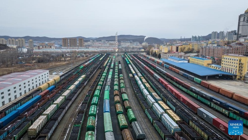 Corredor oriental do trem de carga China–Europa supera 1.000 viagens em 2026