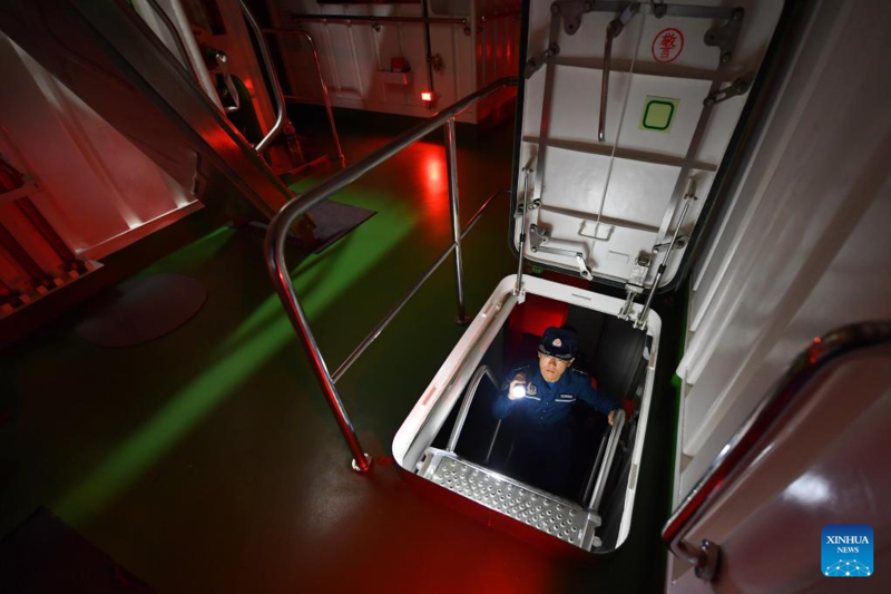 Navio Sandu da Guarda Costeira da China realiza patrulhas no Mar do Sul da China