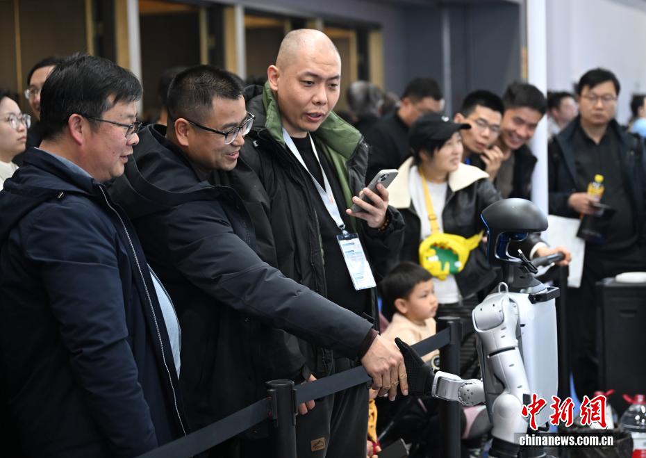 Feira de robôs humanoides realizada em Hangzhou
