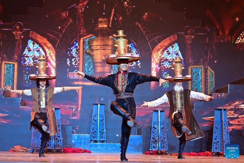 China: diversidade natural e riqueza histórica atraem inúmeros visitantes à cidade de Kuqa