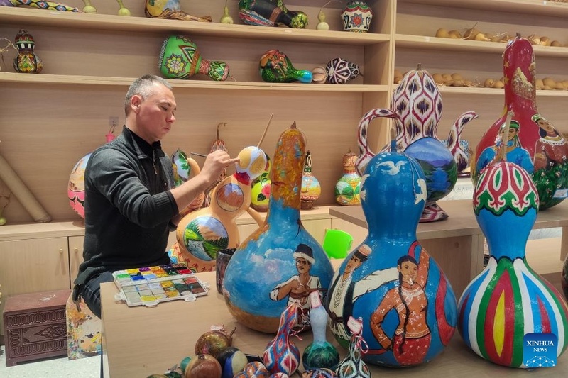 China: diversidade natural e riqueza histórica atraem inúmeros visitantes à cidade de Kuqa