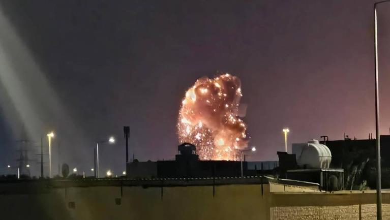 Riad é alvo de ataque com mísseis balísticosO Ministério da Defesa da Arábia Saudita informou, na quarta-feira (18), que a capital Riad foi alvo de um ataque com mísseis balísticos. O sistema de defesa aérea interceptou e destruiu quatro mísseis.