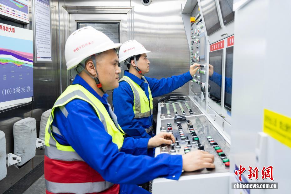 China possui o mais longo túnel ferroviário submarino de alta velocidade do mundo