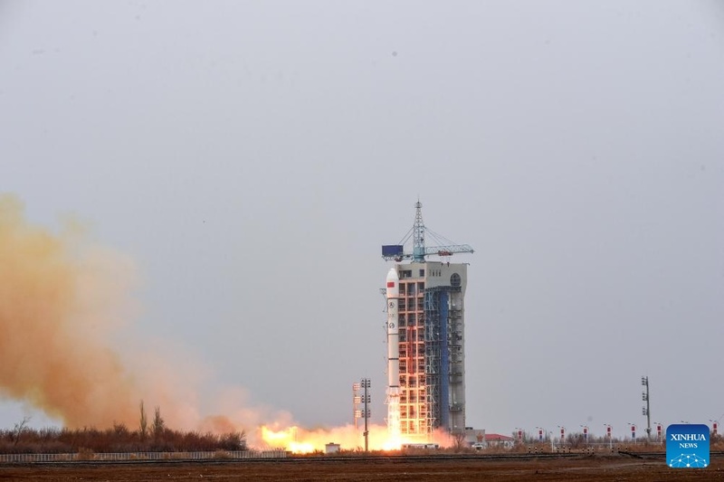 China lança com sucesso novo satélite de teste