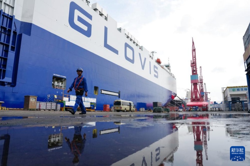 Maior navio transportador de automóveis do mundo, fabricado na China, é comissionado