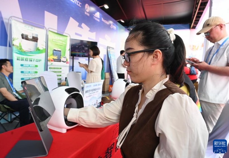 “Feira de IA” estreia na Cúpula da China Digital